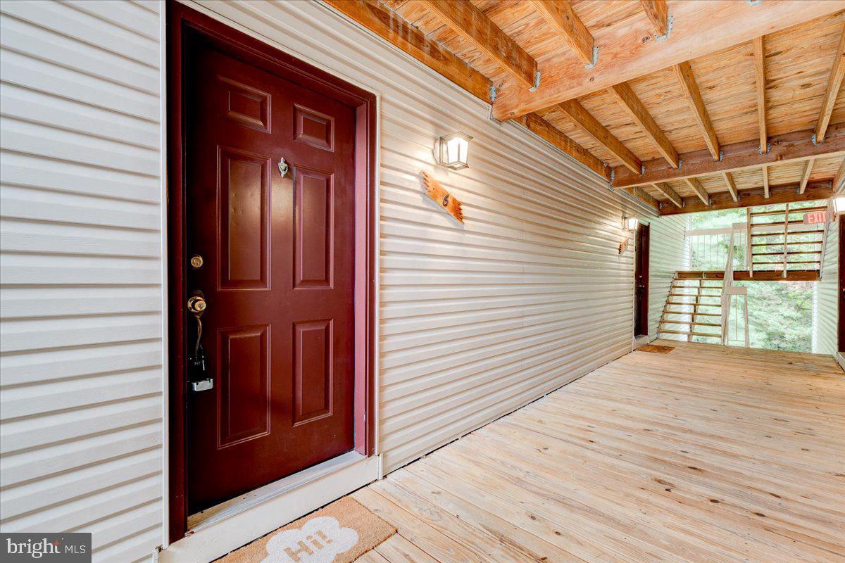 8600 Shadwell DRIVE Unit: 6