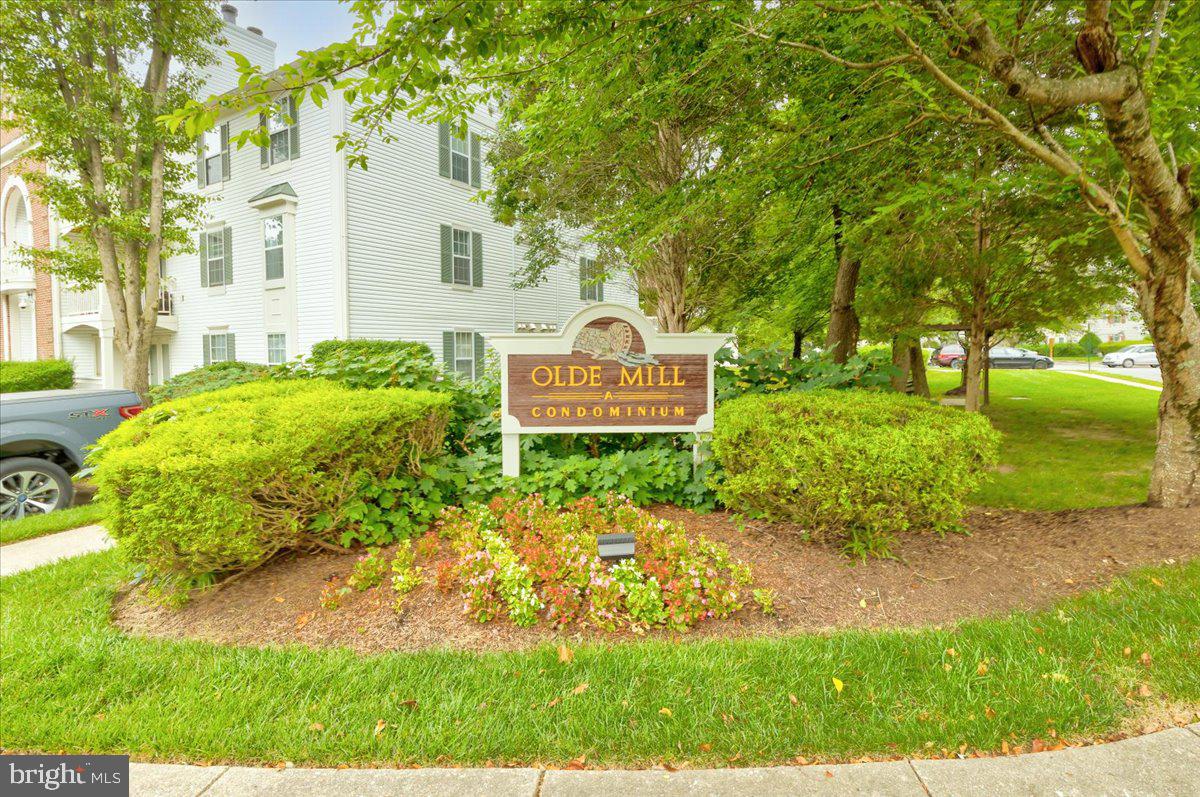 8600 Shadwell DRIVE Unit: 6
