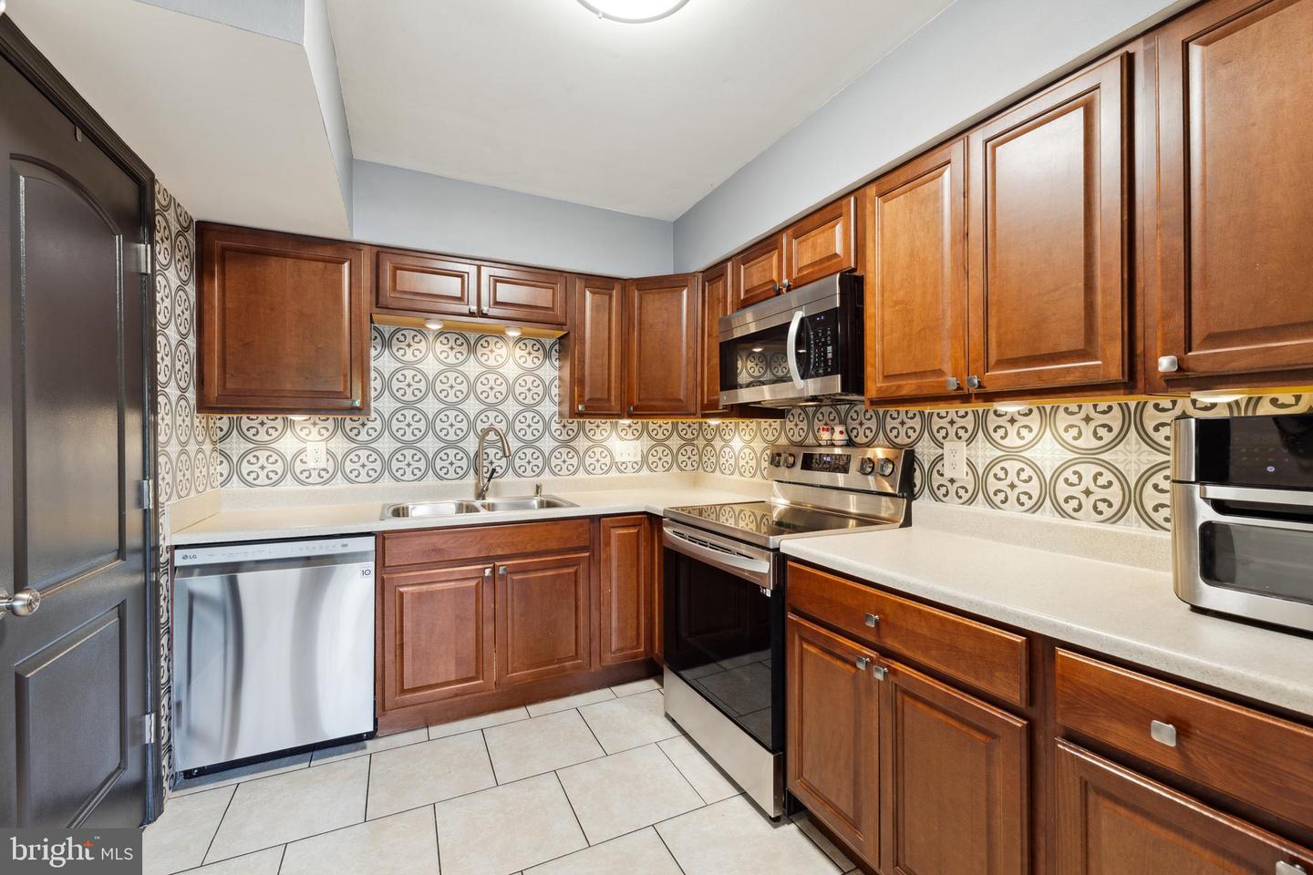 3903 San Leandro PLACE Unit: B