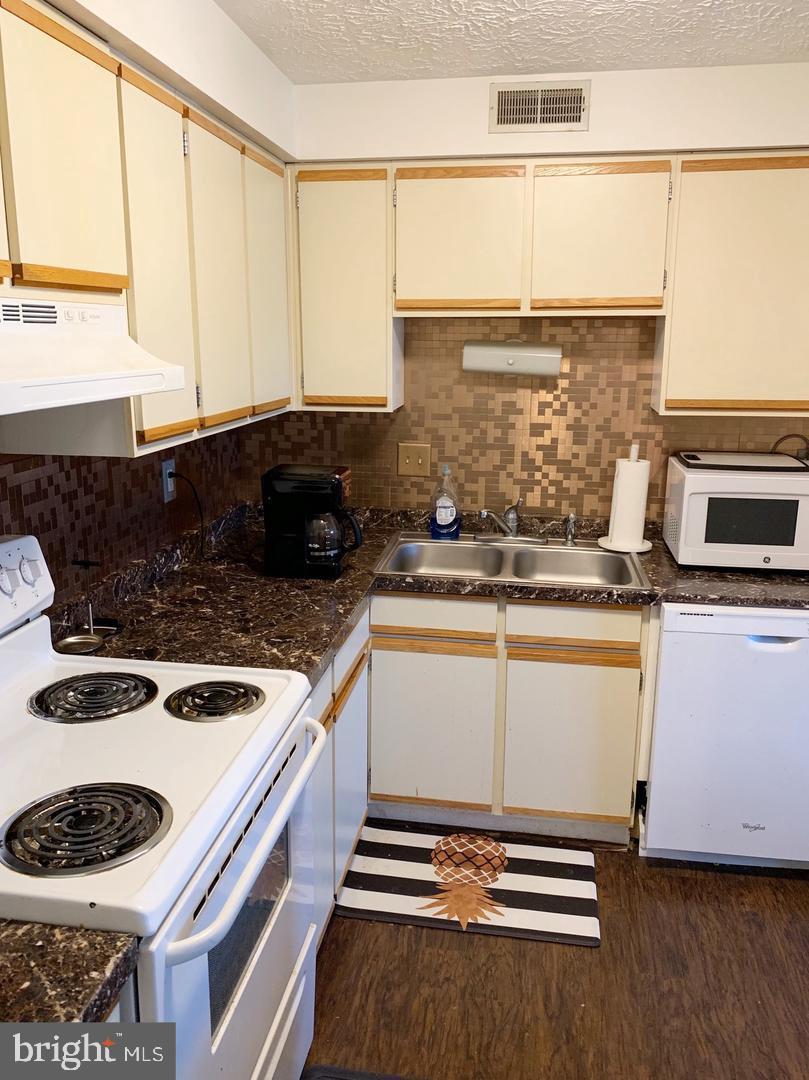 4400 Groombridge WAY Unit: 29/  F