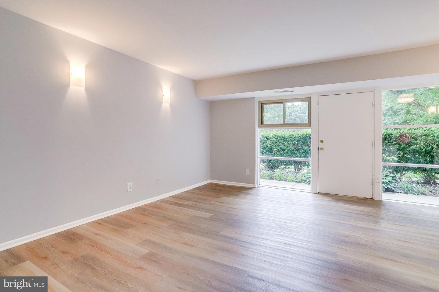 4953 Americana DRIVE Unit: 109