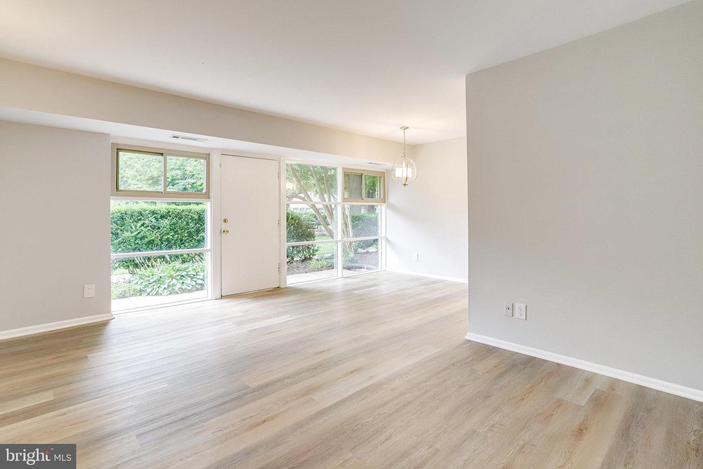 4953 Americana DRIVE Unit: 109