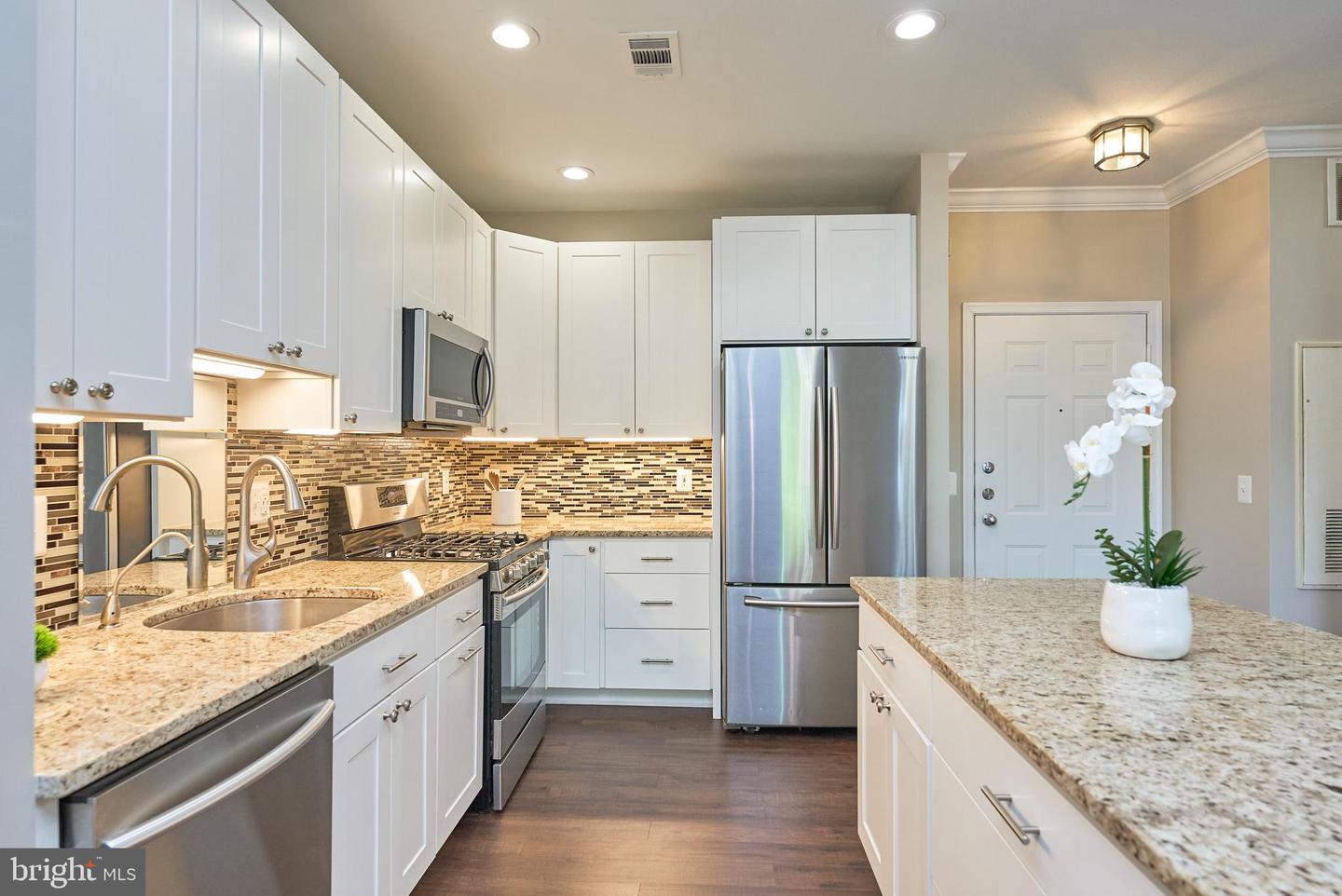 9480 Virginia Center BOULEVARD Unit: 210