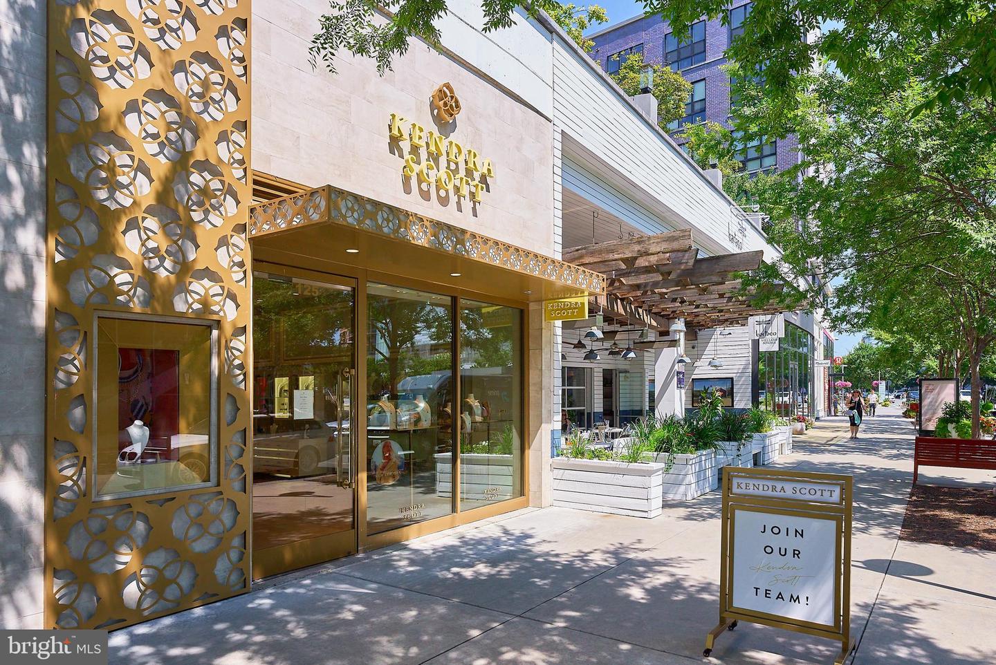 9480 Virginia Center BOULEVARD Unit: 210