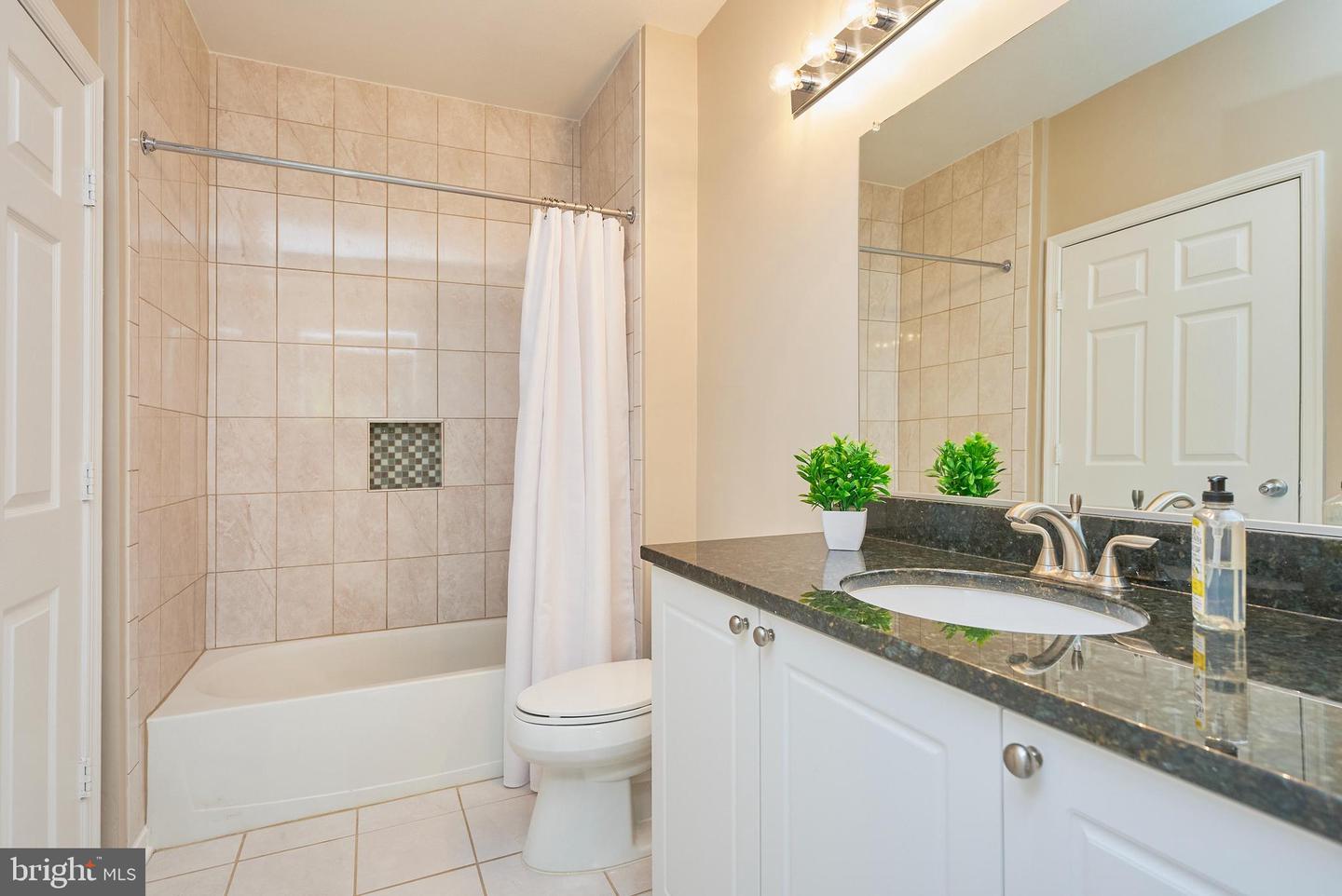 9480 Virginia Center BOULEVARD Unit: 210