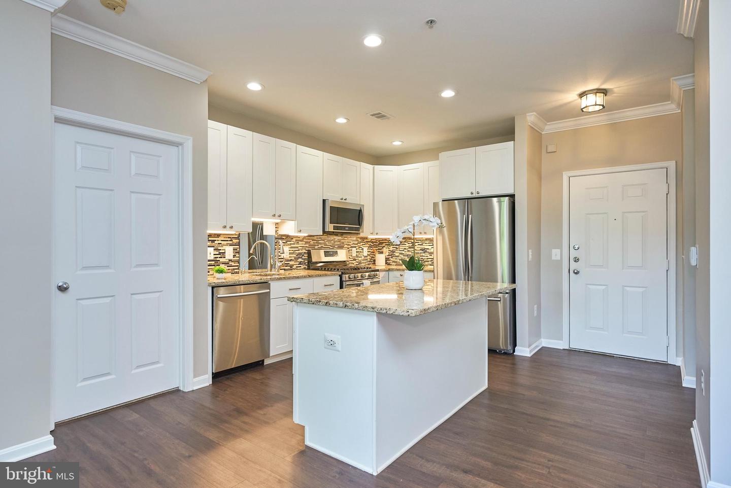 9480 Virginia Center BOULEVARD Unit: 210