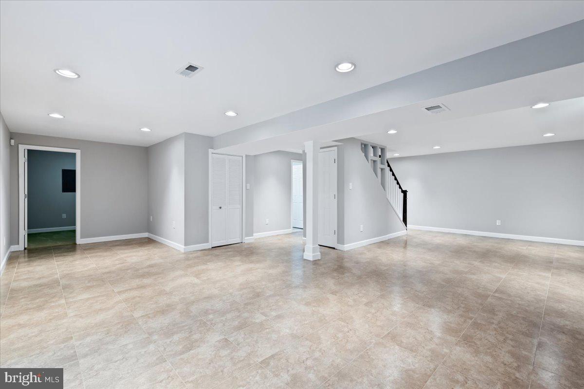 6103 Housatonic COURT