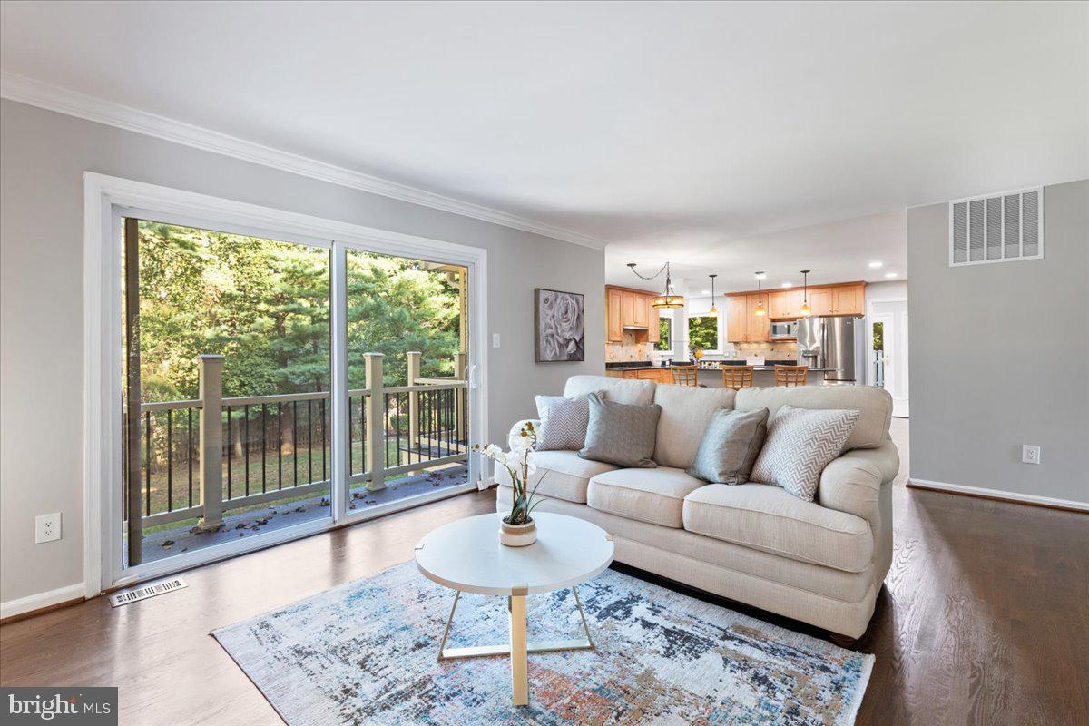 6103 Housatonic COURT
