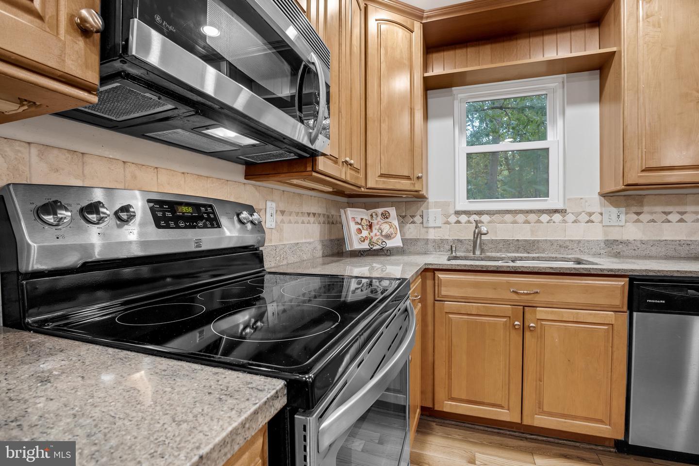 9347 Tartan View DRIVE