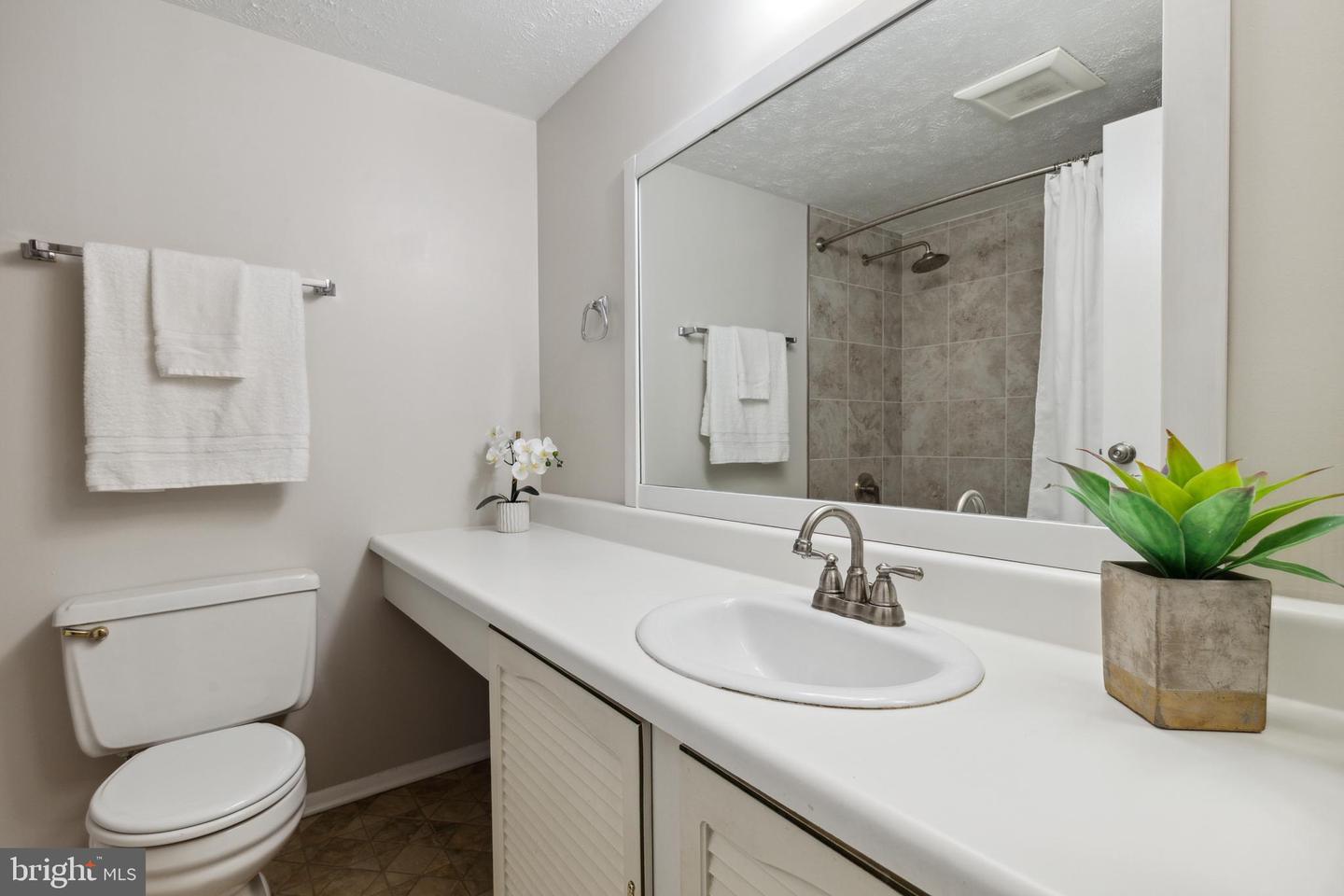 9400 Mirror Pond DRIVE