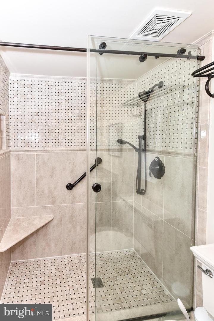 1639 Parkcrest CIRCLE Unit: 100