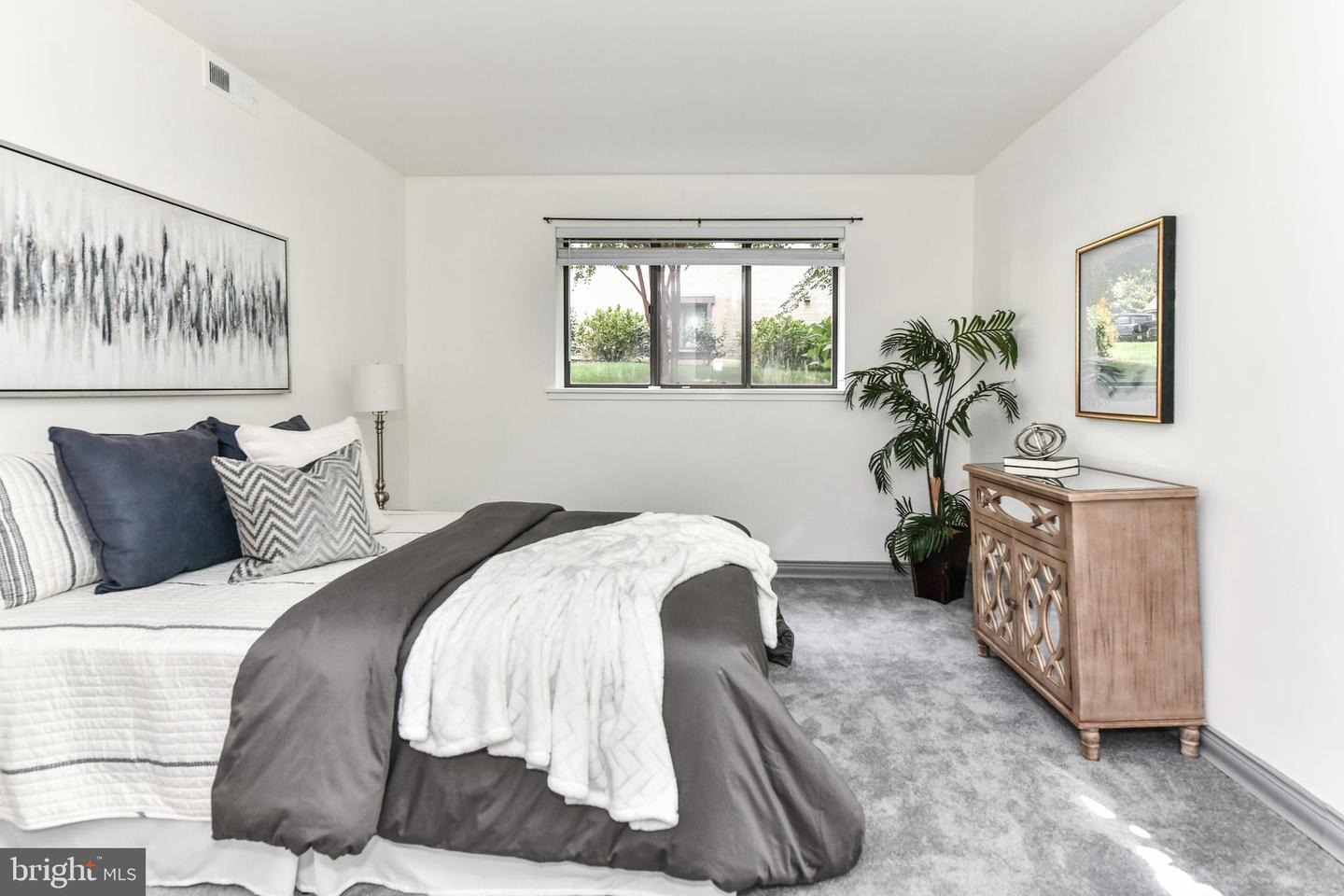1639 Parkcrest CIRCLE Unit: 100