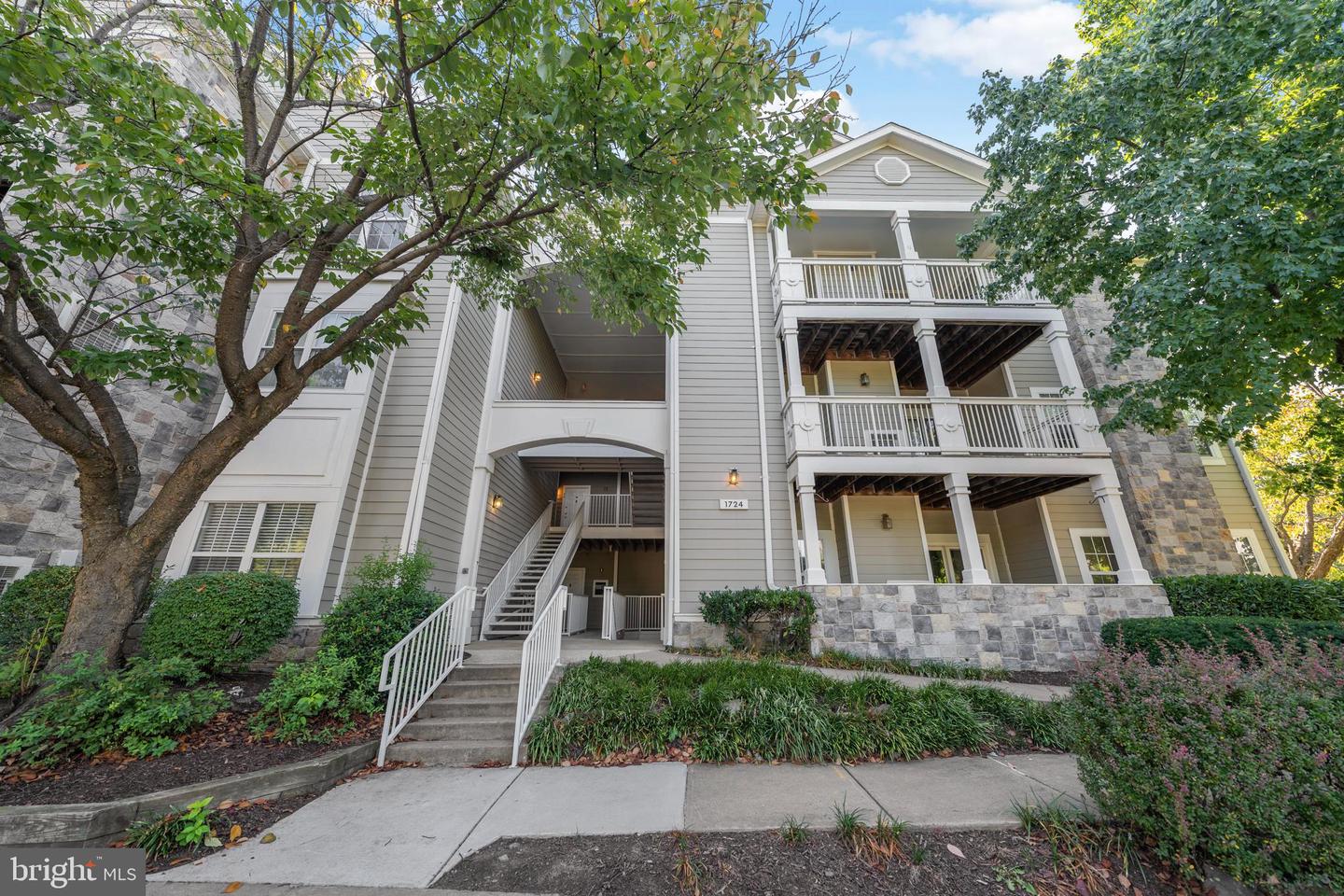 1724 Lake Shore Crest DRIVE Unit: 3