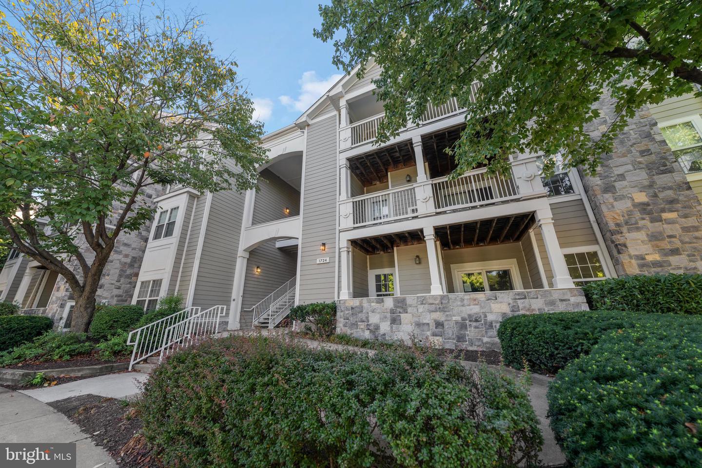 1724 Lake Shore Crest DRIVE Unit: 3