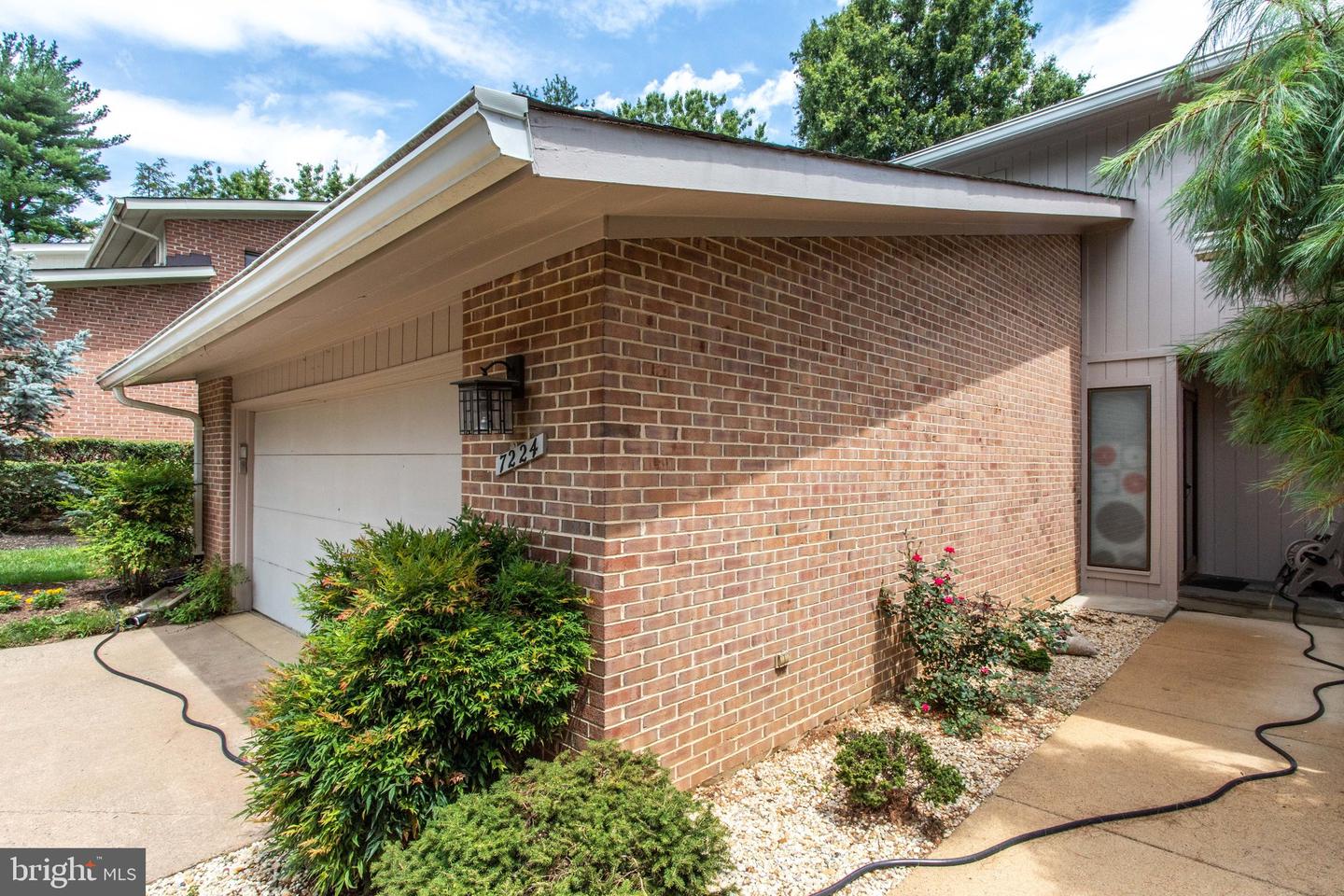 7224 Vistas LANE