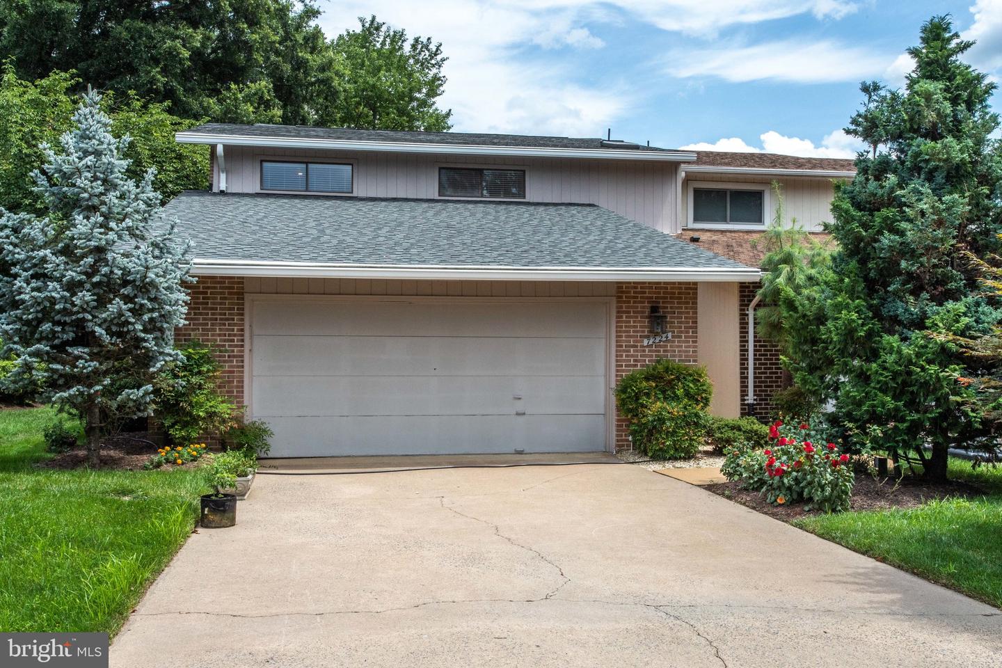 7224 Vistas LANE