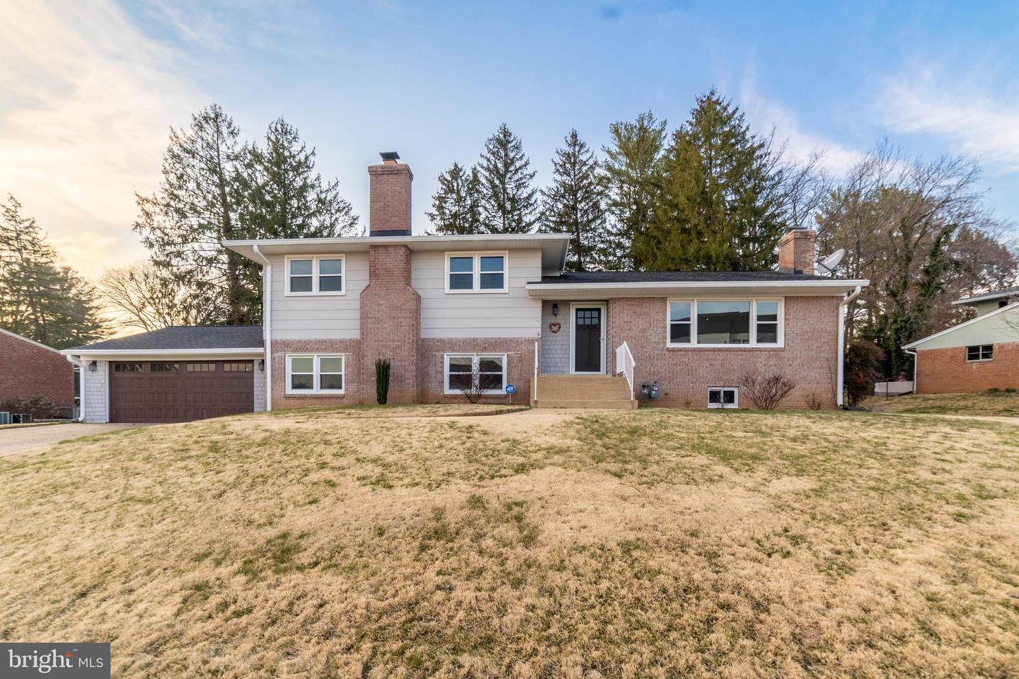 916 Fairway DRIVE NE