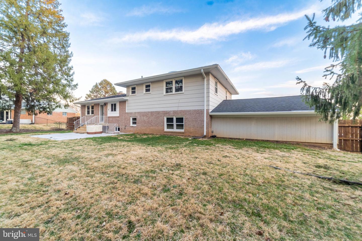 916 Fairway DRIVE NE