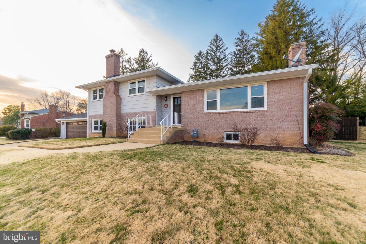 916 Fairway DRIVE NE