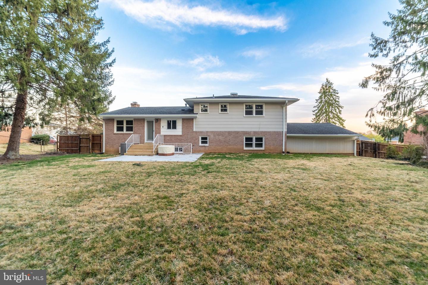 916 Fairway DRIVE NE