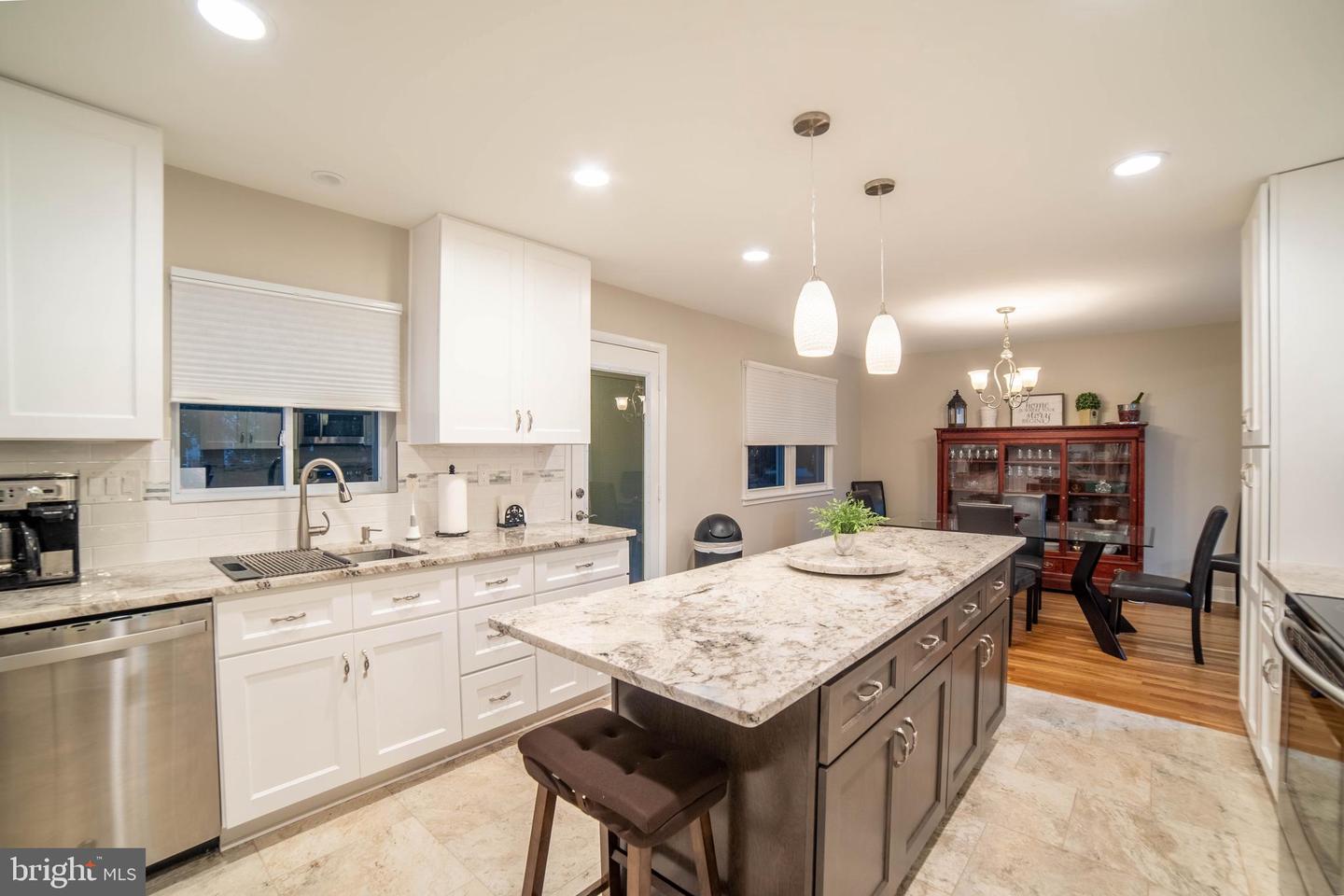 916 Fairway DRIVE NE