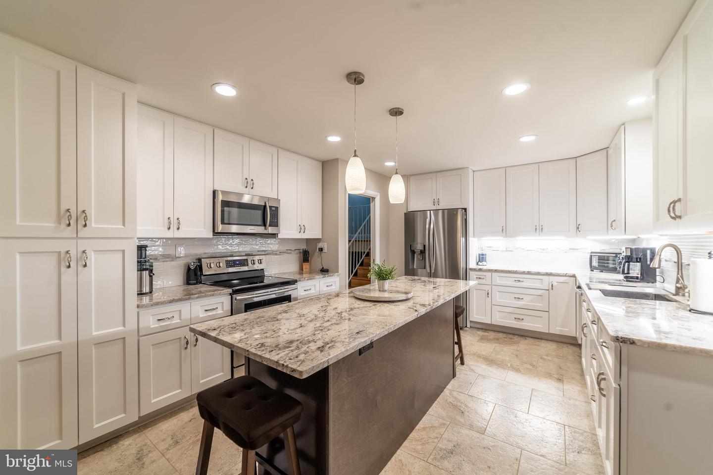 916 Fairway DRIVE NE