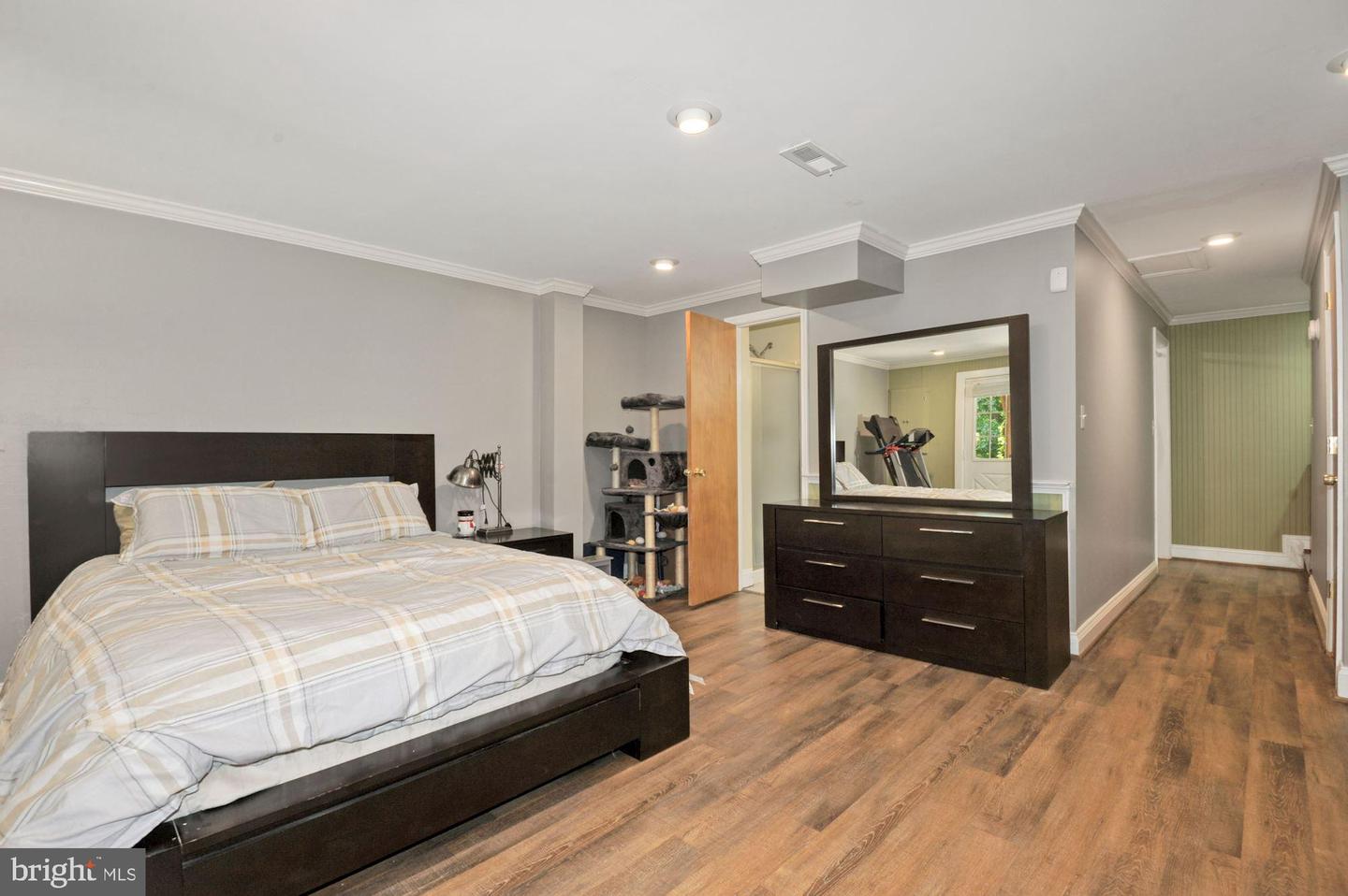 5843 Waterdale COURT