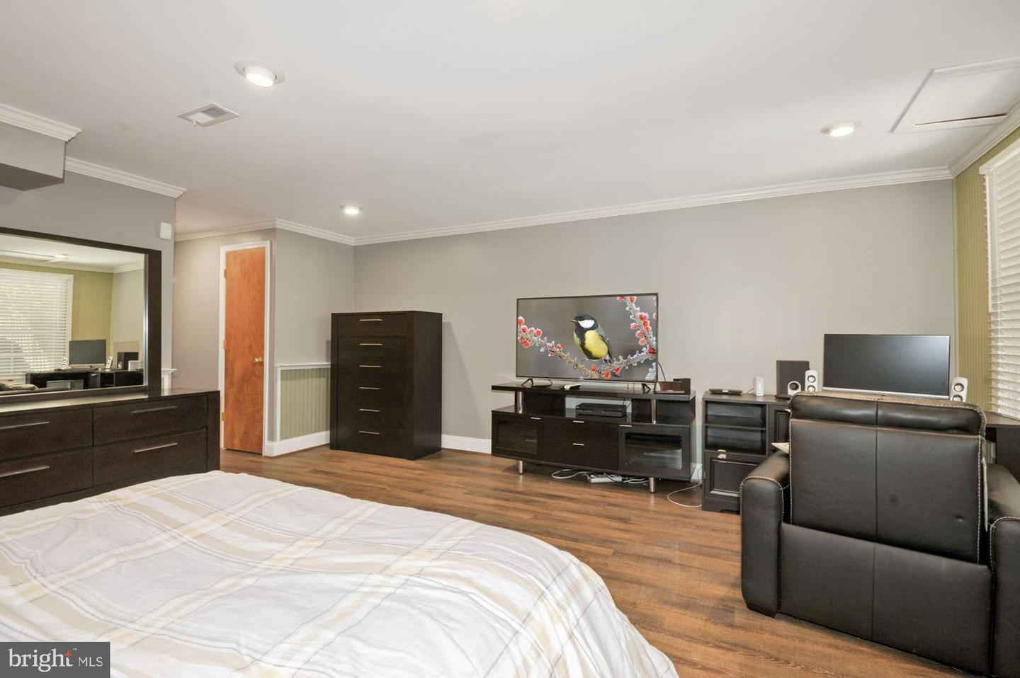 5843 Waterdale COURT