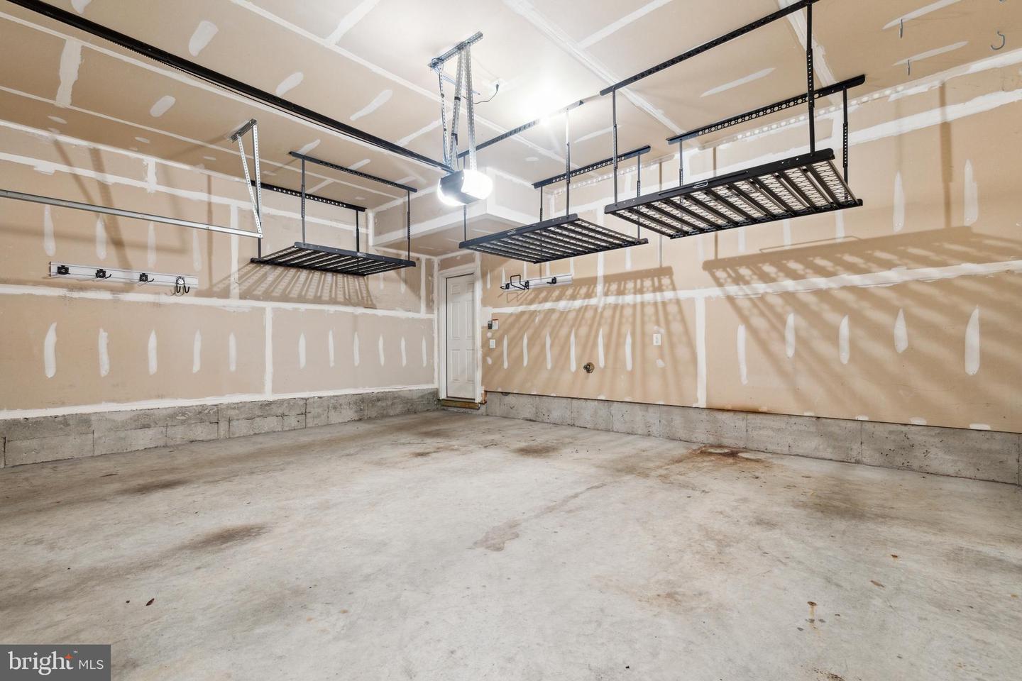 2083 Hunting Creek COURT