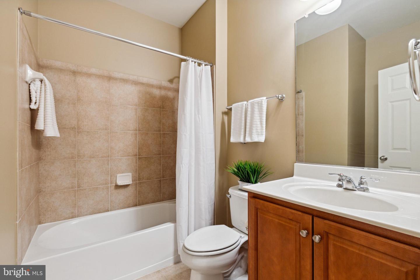 2083 Hunting Creek COURT