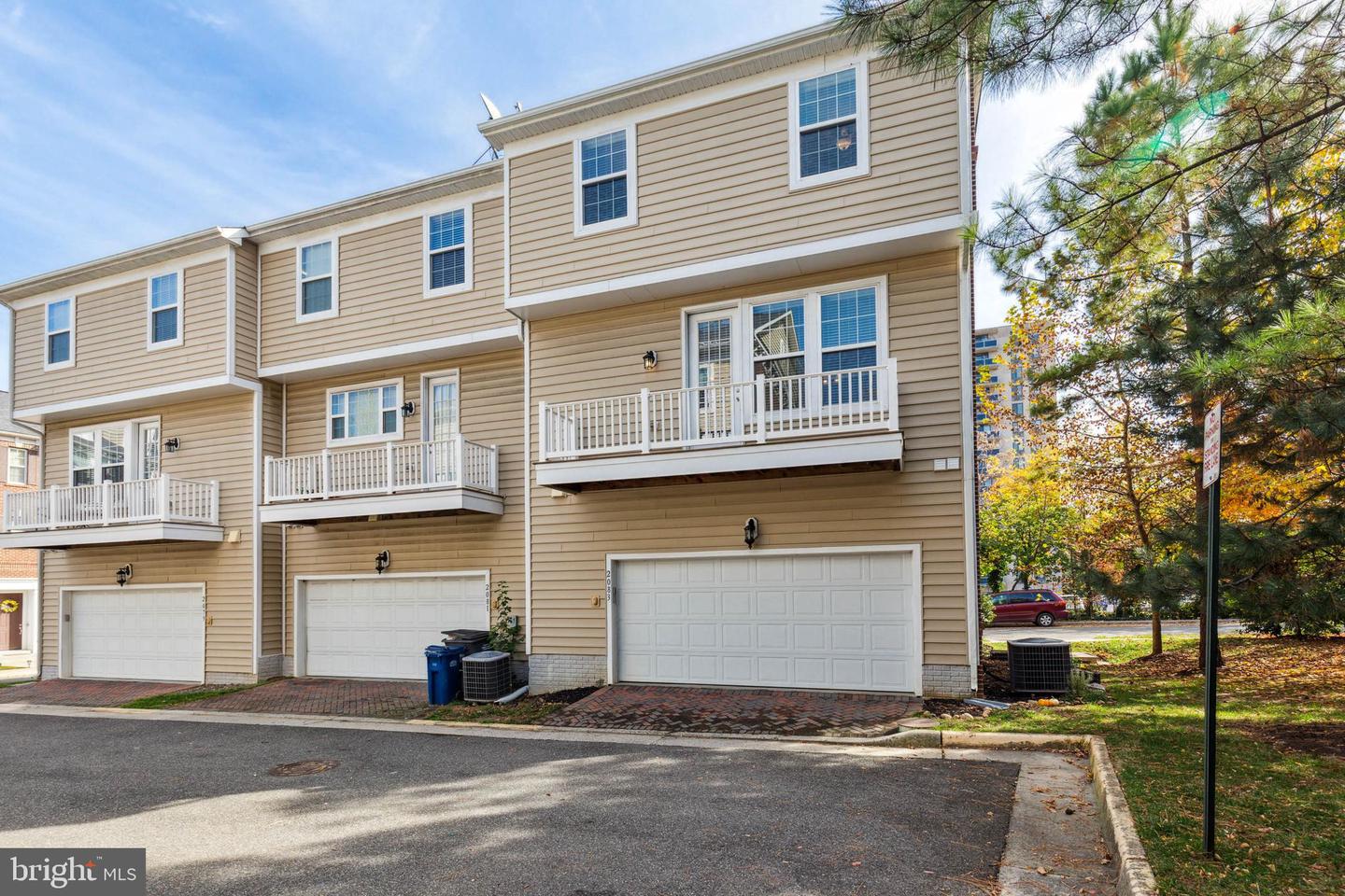 2083 Hunting Creek COURT