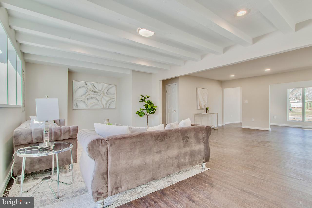 8006 Russell ROAD
