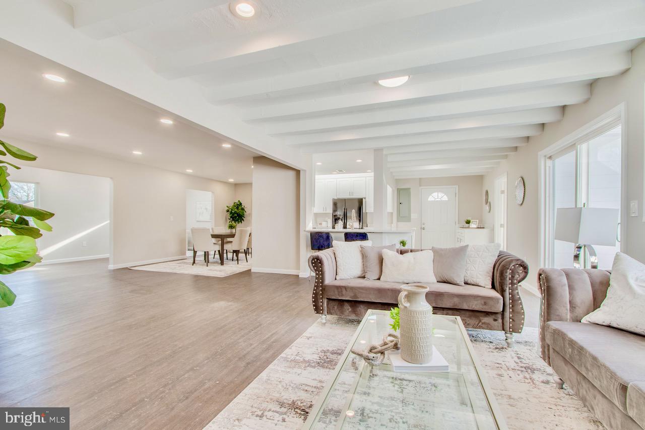 8006 Russell ROAD