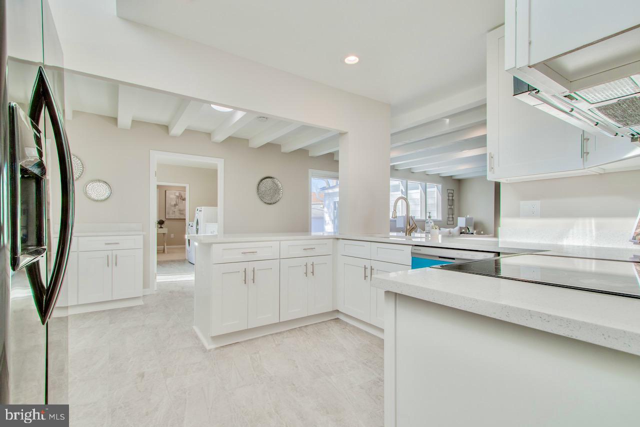 8006 Russell ROAD
