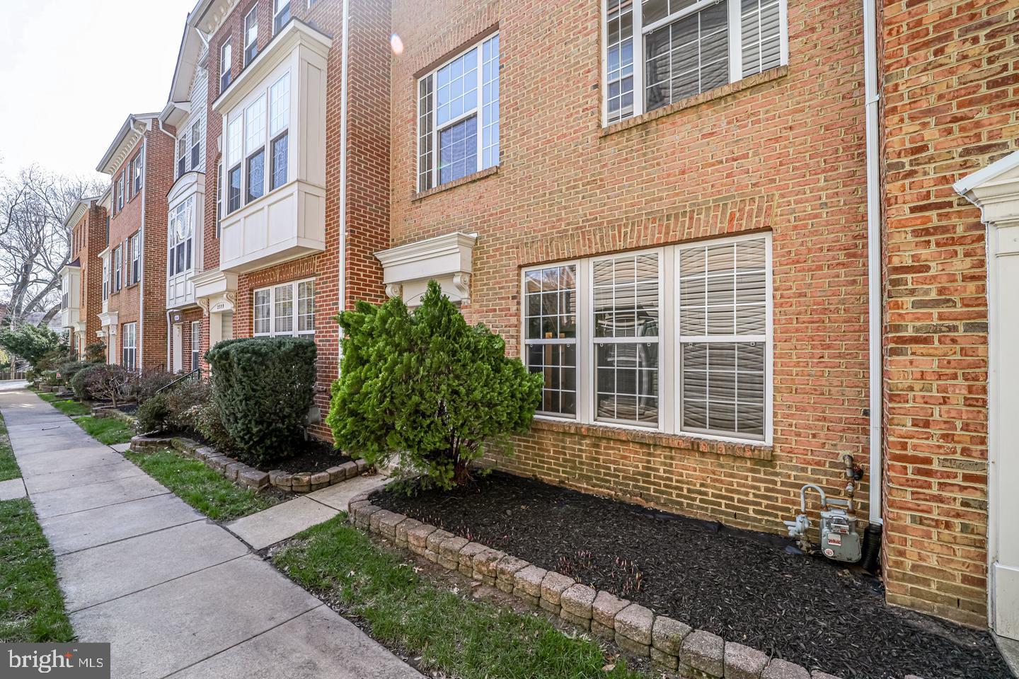 2337 Huntington Station COURT