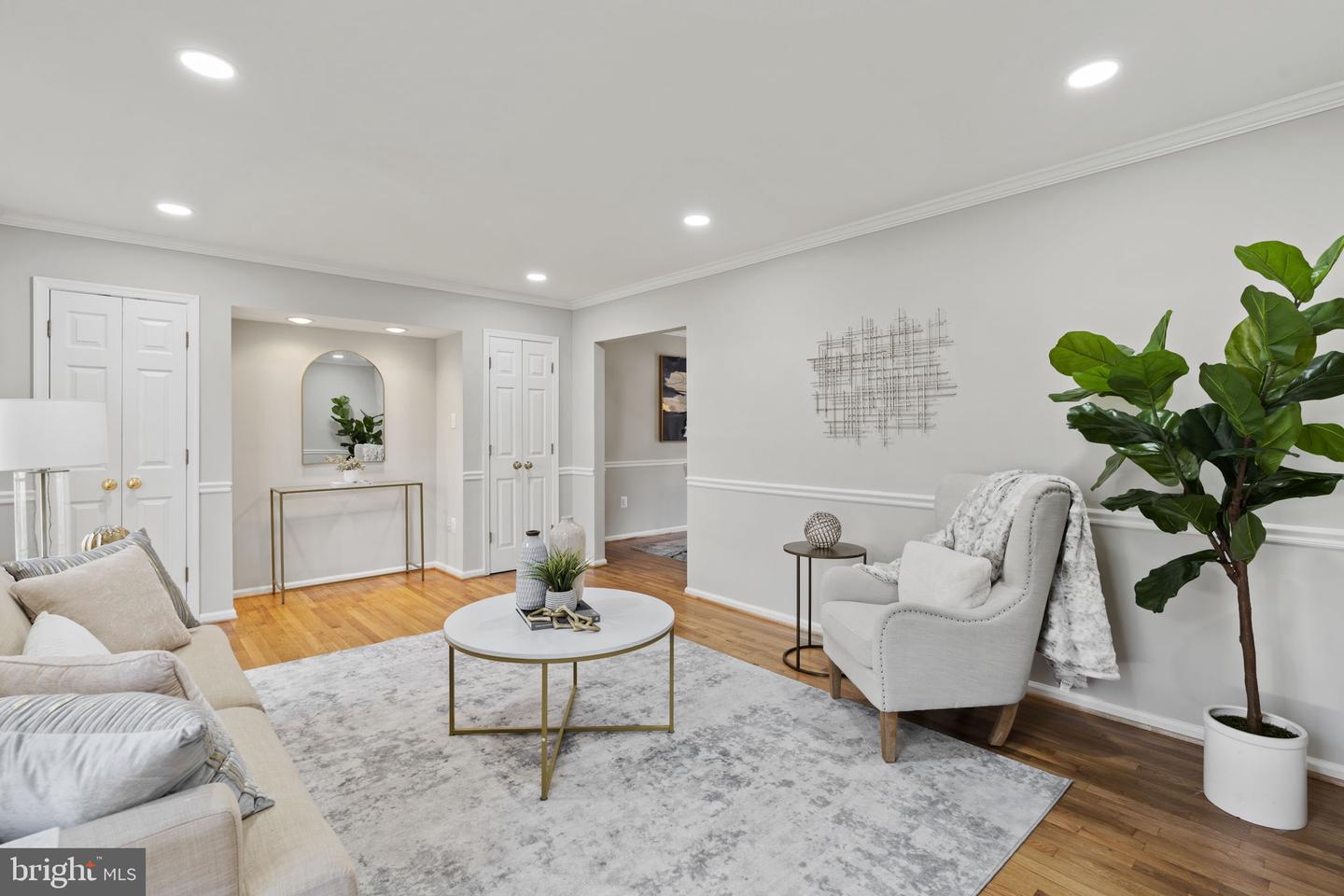 5905 Hollow Oak COURT