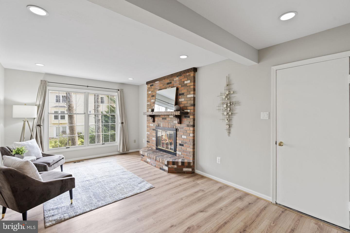 5905 Hollow Oak COURT