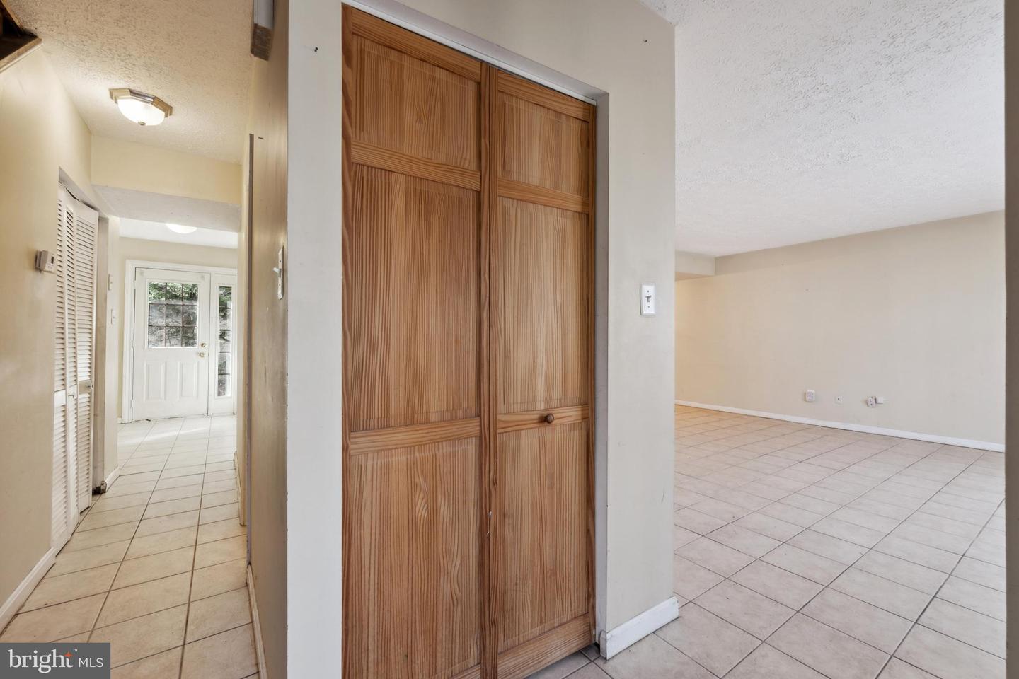 2227 Sanibel DRIVE