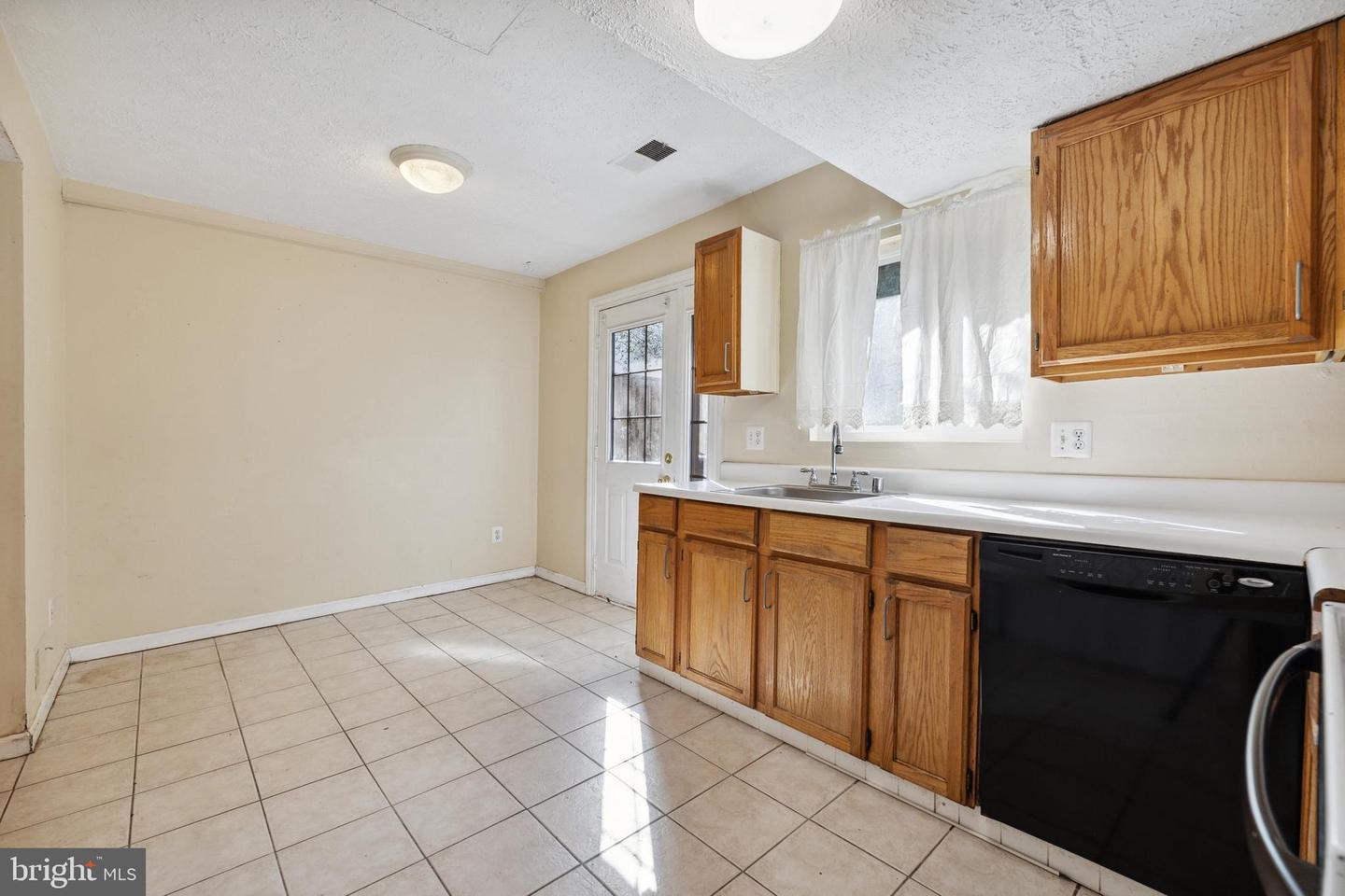 2227 Sanibel DRIVE