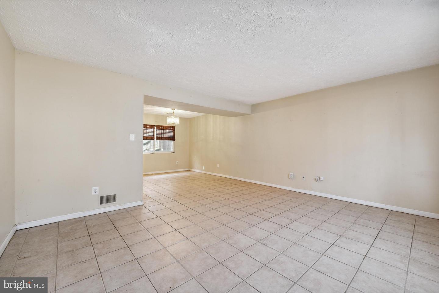 2227 Sanibel DRIVE