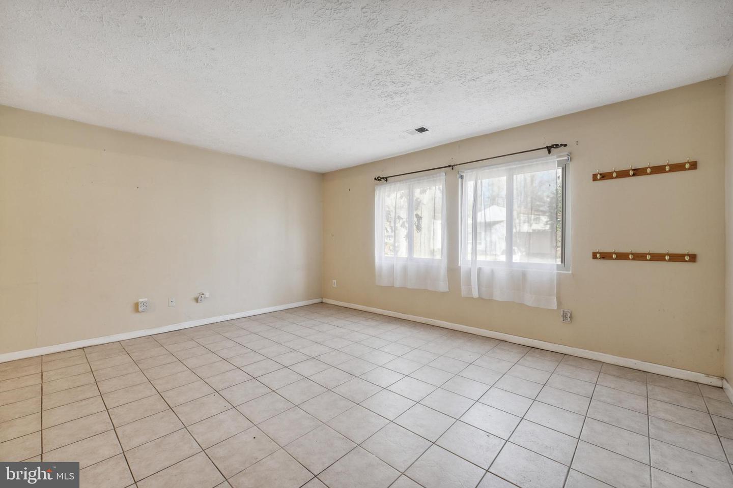 2227 Sanibel DRIVE