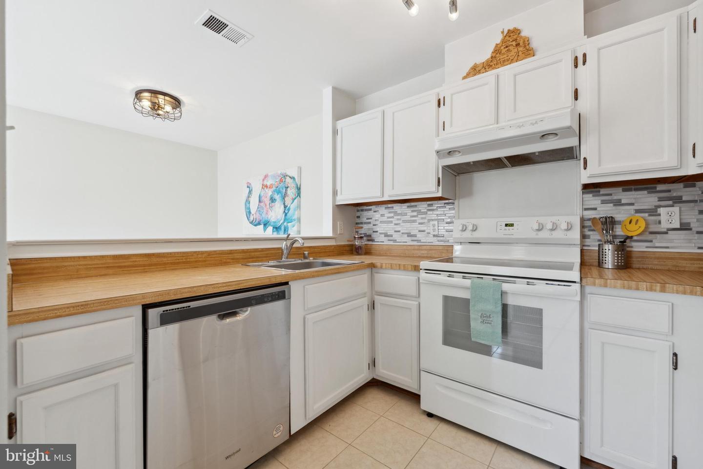 7822 Harrowgate CIRCLE Unit: D