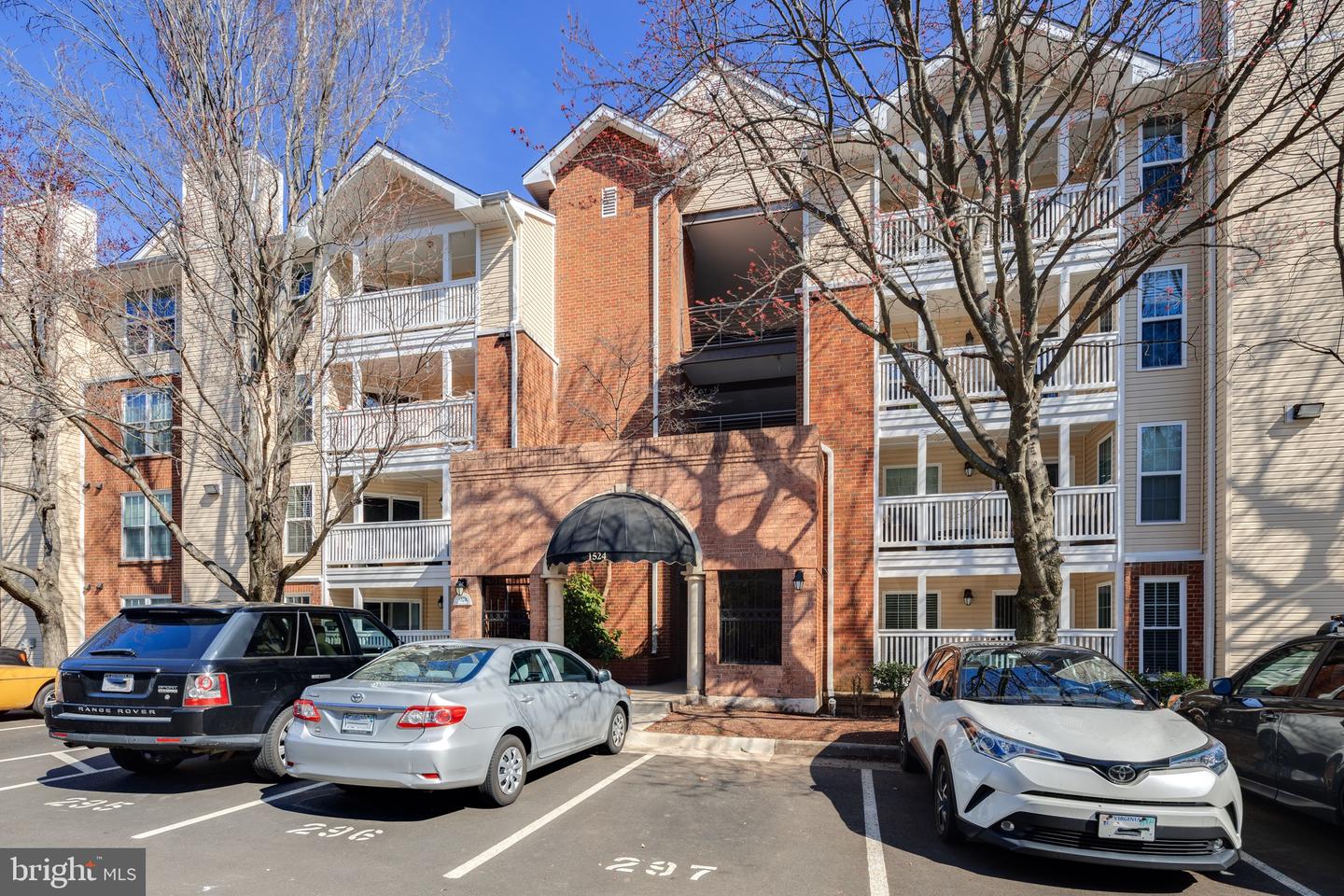 1524 Lincoln WAY Unit: 200