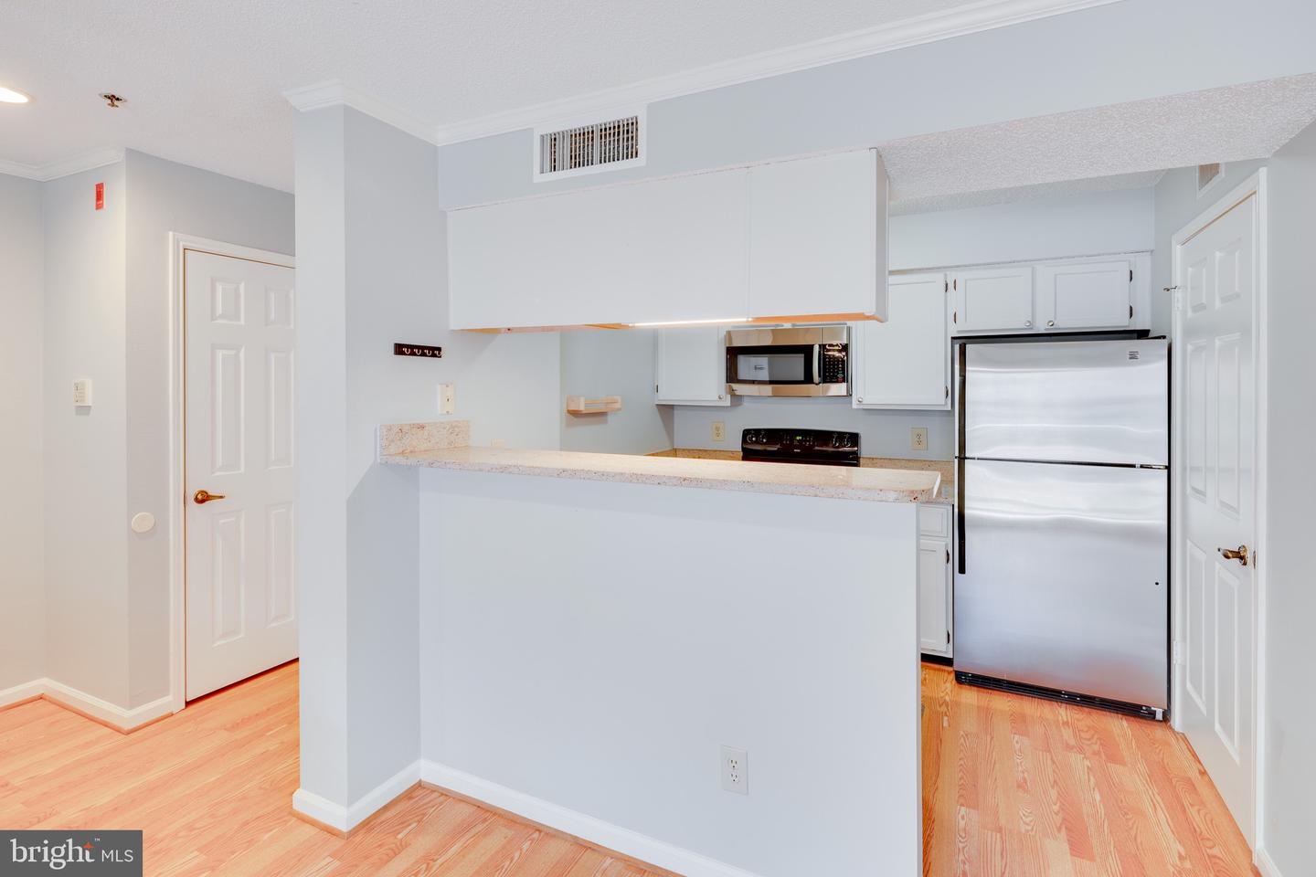 1524 Lincoln WAY Unit: 200