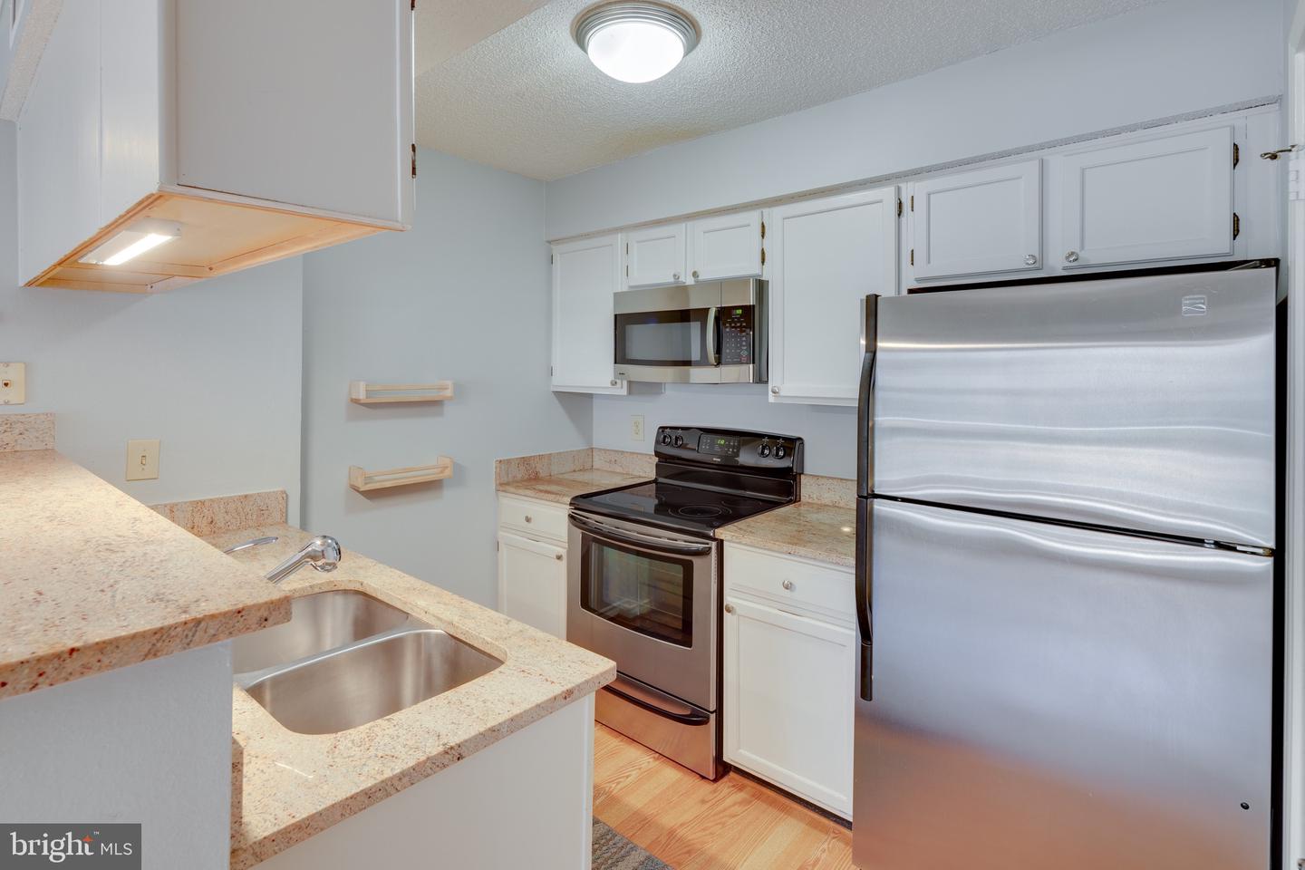 1524 Lincoln WAY Unit: 200