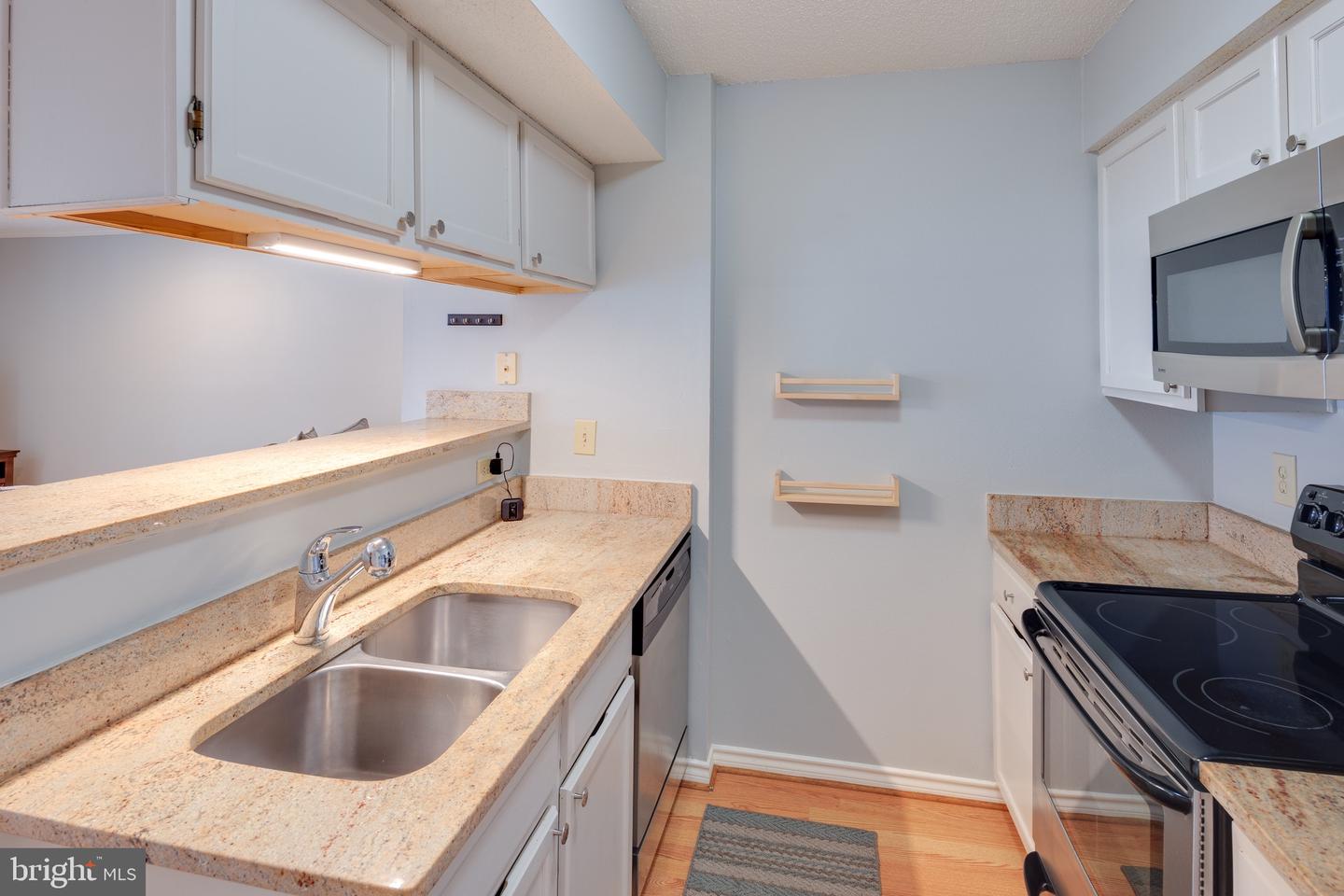 1524 Lincoln WAY Unit: 200