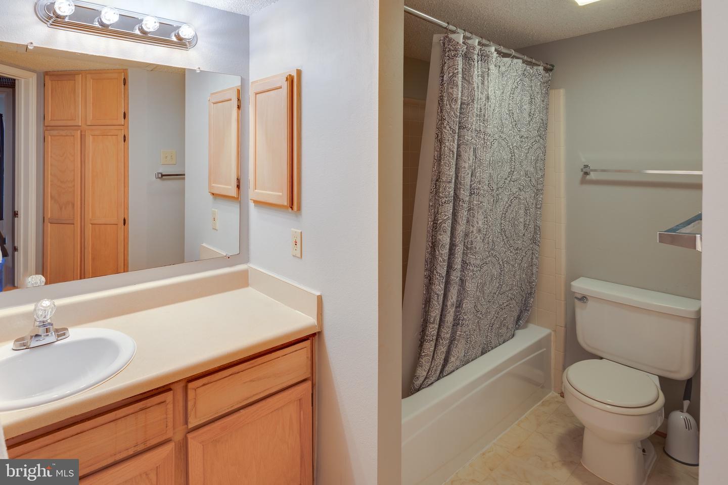 1524 Lincoln WAY Unit: 200
