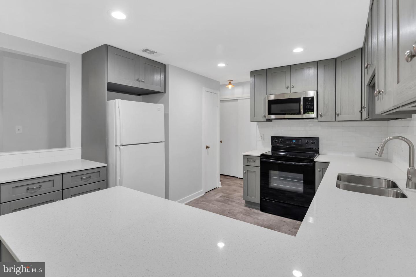 2235 Cedar Cove COURT