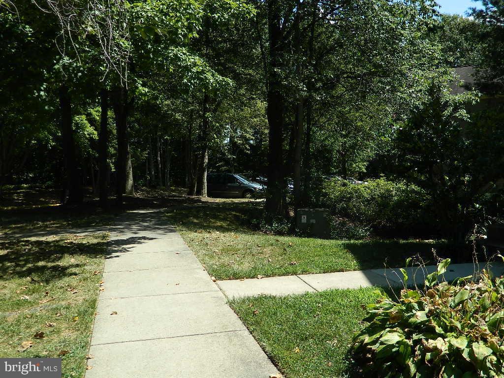 9039 Giltinan COURT