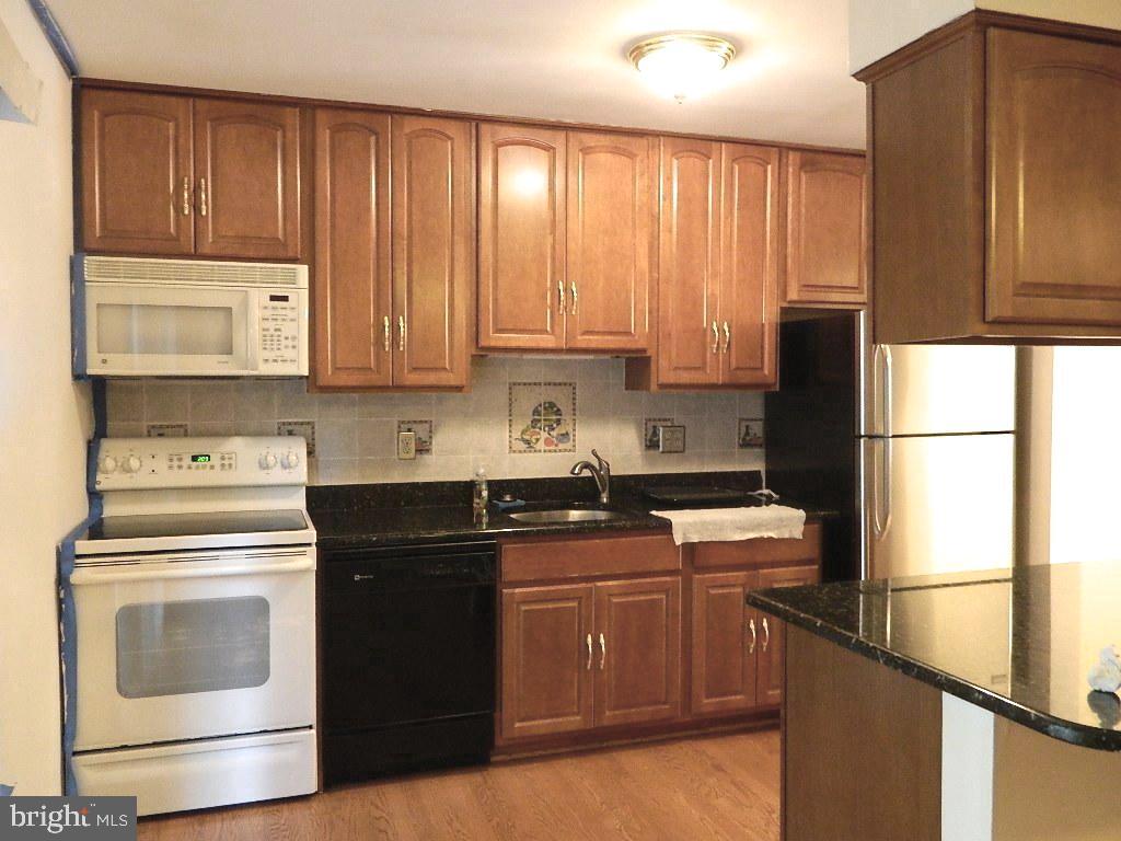 9039 Giltinan COURT